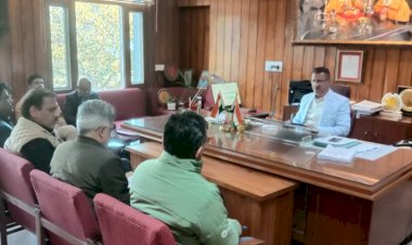 उपायुक्त ने की शीतकालीन तैयारियों से संबंधित तीसरी समीक्षा बैठक, बर्फबारी वाले क्षेत्रों में मूलभूत सुविधाओं को सुचारू रखने के दिए निर्देश