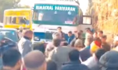 एचआरटीसी बस व ट्रक चालक हाईवे पर आपस मे भिड़े, वीडियो हुआ वायरल