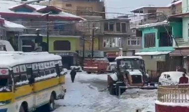 सिरमौर  के ऊंचाई वाले क्षेत्रों में बर्फबारी से मुश्किलें, परिवहन निगम  के कई रूट बाधित