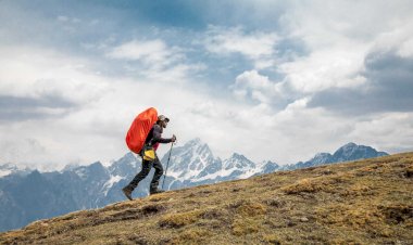 ट्रैकिंग के आदेशों की अवमानना पर चार गाइड्स पर मामला दर्ज.  ऊपरी क्षेत्रों की सभी ट्रैकिंग गतिविधियों को किया है प्रतिबंधित