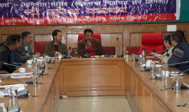 पात्र लाभार्थियों तक योजनाओं का लाभ पहुंचाना सुनिश्चित करें अधिकारी - मनमोहन शर्मा