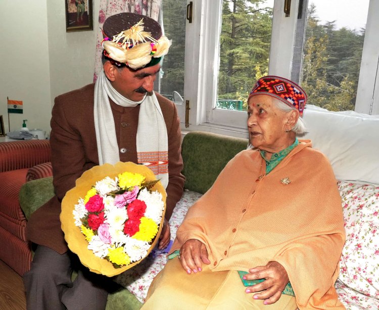 मुख्यमंत्री ने 98वें जन्मदिन के अवसर पूर्व मंत्री विद्या स्टोक्स पर भेंट कर शुभ कामनाएं दी