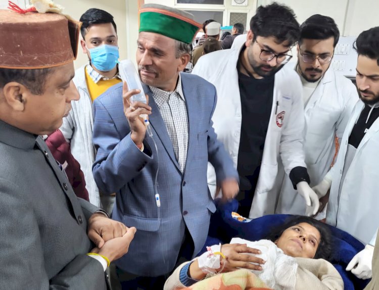 नेता प्रतिपक्ष जयराम ठाकुर आईजीएमसी पहुंचे बस हादसे के घायल लोगों का कुशलक्षेम जाना