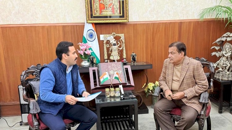 लोक निर्माण मंत्री विक्रमादित्य सिंह ने नई दिल्ली में केंद्रीय सड़क परिवहन एवं राजमार्ग मंत्री नितिन गडकरी से की भेंट
