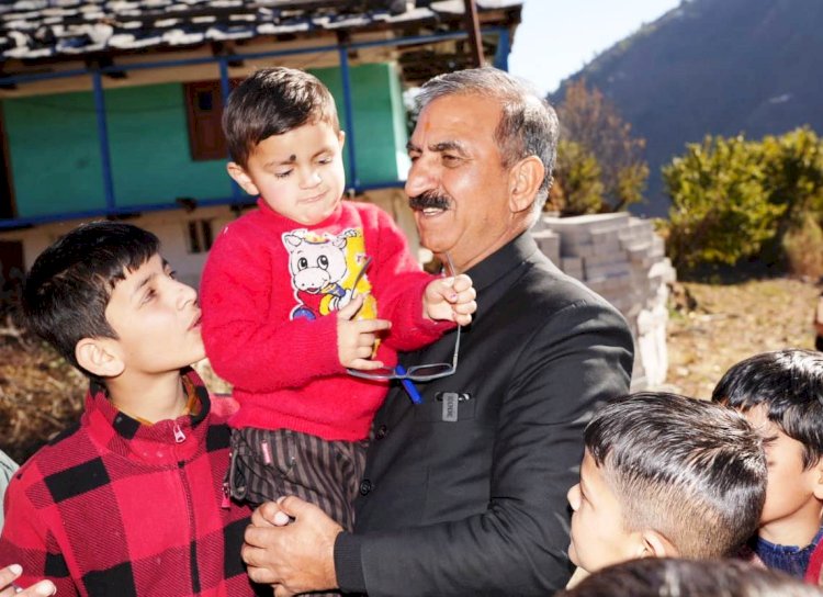 सौर ऊर्जा संयंत्र लगाने की संभावना तलाशें अधिकारीः मुख्यमंत्री
