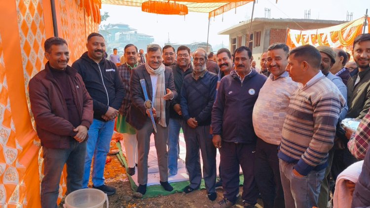 घुमारवीं बस स्टैंड निकासी सड़क का भूमि पूजन किया, क्षेत्र को मिलेगा जाम से निजात - राजेश धर्माणी