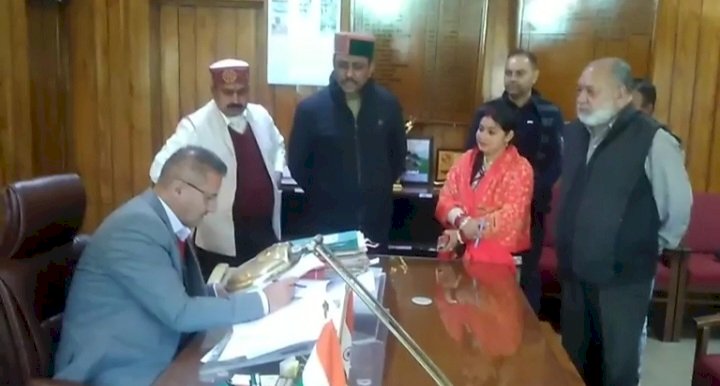 भाजपा शासित नगर में वर्चस्व की जंग ने रफ्तार पकड़ी, कांग्रेस के सभी पार्षदों ने भी डीसी को अविश्वास प्रस्ताव लाने के लिए पत्र सौंपा,