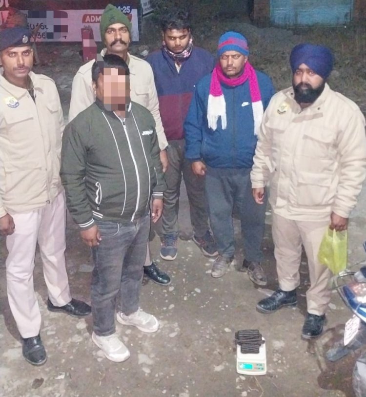 732 ग्राम चरस पकड़ी, पुलिस ने धरा आरोपी