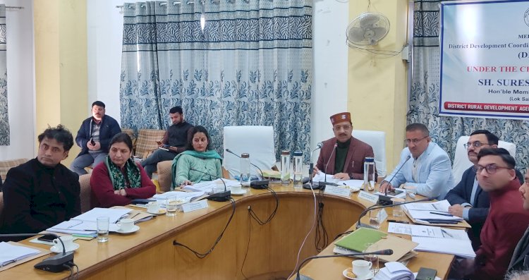 सुरेश कश्यप ने सिरमौर में केन्द्र सरकार द्वारा चलाई जा रही योजनाओं की ली समीक्षा बैठक