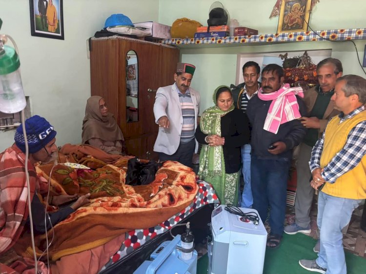 शाहपुर के रजनीश के लिए राहत की सांस लेकर आए केवल पठानिया’, ’फेफड़ों की बीमारी का पता चलते ही घर पहुंचाया ऑक्सीजन कंसंट्रेटर’