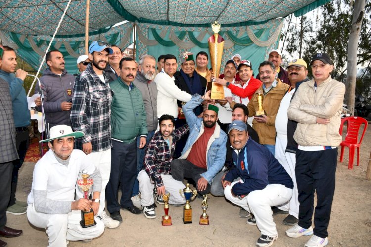 समाज को सही दिशा दिखाने में पत्रकारों की अहम भूमिका - डॉ. शांडिल