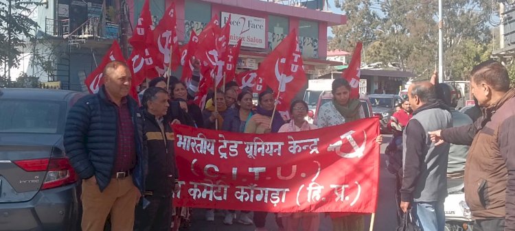एस.बी.आई   कांट्रेक्ट वर्कर्स  यूनियन ने किया स्टेट बैंक  के आरबीओ  कार्यालय  के  समक्ष  धरना  प्रदर्शन 