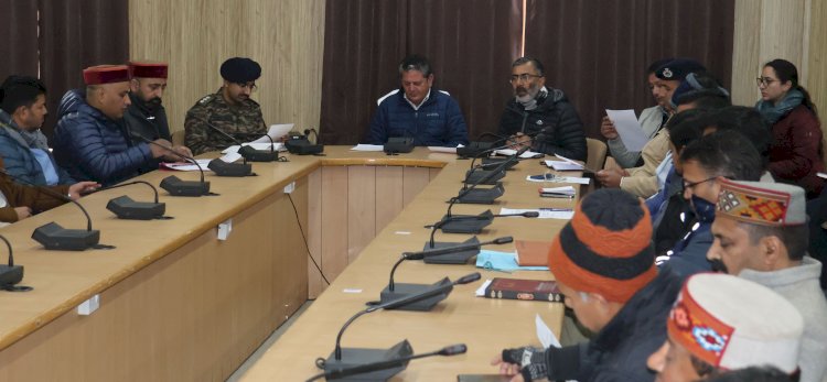 मनाली में विभिन्न मुद्दों को लेकर एक बैठक का आयोजन