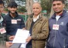 SFI द्वारा लाइब्रेरियन को छात्र मांगों को लेकर सौंपा ज्ञापन