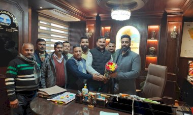 चालक परिचालक संघ की नवगठित कार्यकारिणी की डीसी से भेंट