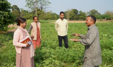 आतमा परियोजना उप निदेशक ने किया घालूवाल और कर्मपुर में किसानों के खेतों का दौरा