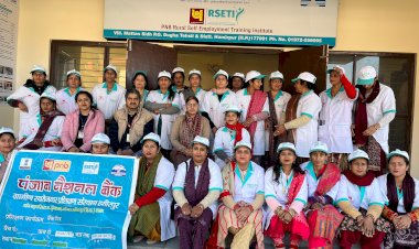 बैंक-सखियों ने सीखे बैंकिंग और अन्य योजनाओं के गुर