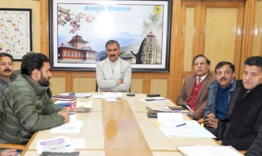 मुख्यमंत्री ने वित्त विभाग की समीक्षा की