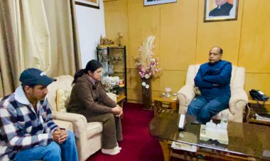 जाह्नवी शर्मा से अपने आवास पर मिले नेता प्रतिपक्ष , जताई संवेदना...सरकार अब साजिशें करके परिजनों को और दुःख दे रही है : जयराम ठाकुर