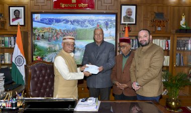 लोकेंद्र मोहन चंदेल ने महाकुंभ में भोजन व्यवस्था के लिए 50.2 लाख रुपये का चेक भेंट किया