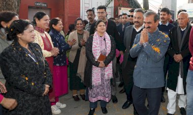 मुख्यमंत्री ने कन्या व बाल स्कूल धर्मशाला का किया निरीक्षण