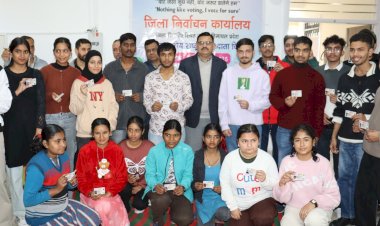 मजबूत लोकतंत्र के लिए हर व्यस्क का मतदान करना संवैधानिक अधिकार व नैतिक कर्तव्य