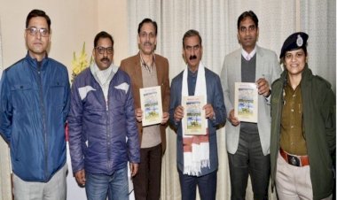 मुख्यमंत्री ने किया कागडा सांस्कृतिक परिषद की पत्रिका ‘धौलाधार सुमन' का अनावरण