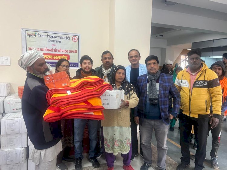 रेड क्रॉस सोसाइटी ने जरूरतमंद लोगों और सफाई कर्मियों को वितरित की 115 हाइजीन किटें और कंबल