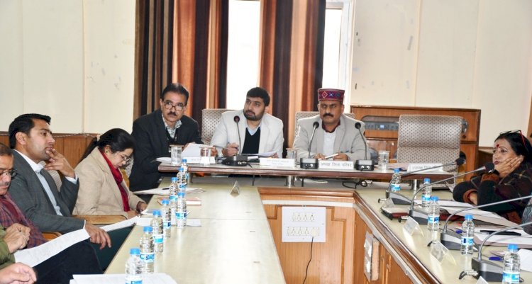 आमजन की समस्याओं को सुलझाने का उपयुक्त मंच है ज़िला परिषद - रमेश ठाकुर