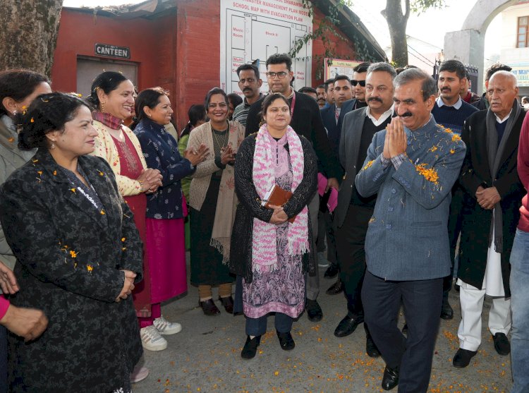 मुख्यमंत्री ने कन्या व बाल स्कूल धर्मशाला का किया निरीक्षण