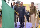 मुख्यमंत्री ने सड़क सुरक्षा के लिए 27 पुलिस मोटरसाइकिलों को झंडी दिखाकर रवाना किया