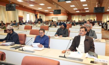 सोलन, चंबा, बिलासपुर तथा लाहौल स्पीति के विधायकों ने अपनी प्राथमिकताएं की प्रस्तुत  विधायक प्राथमिकता की डीपीआर तैयार करने में फोरेस्ट क्लीरेंयस व गिफ्ट डीड औपचारिकताओं को अधिमान दें: मुख्यमंत्री