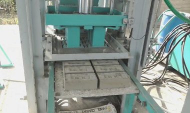 सफलता की कहानी.....   पहले करते थे नौकरी, अब उद्यमी बनकर कई लोगों को दे रहे हैं रोजगार उद्योग विभाग की मदद से आशीष बने उद्यमी, फ्लाई-ऐश की ईंटों का प्लांट लगाया