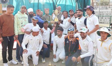 छोटी काशी शिवरात्रि प्रीमियर लीग क्रिकेट प्रतियोगिता की ट्राफी क्षेत्रीय ईलैवन ने अपने नाम की