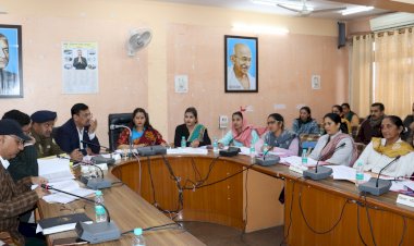 सीमा कन्याल की अध्यक्षता में जिला परिषद की त्रैमासिक बैठक आयोजित हुई।