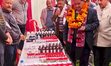 ’एक माह का वेतन,एक ऑक्सीजन कन्सन्ट्रेटर तथा छात्र को एक वर्ष की फीस देकर मनाया जन्मदिन’