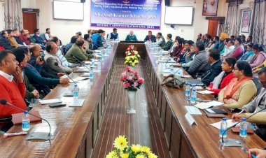 राज्य निर्वाचन आयुक्त ने स्थानीय निकाय चुनावों की तैयारियों को लेकर ऊना में प्रशासनिक अधिकारियों संग की बैठक