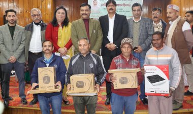 कांगड़ा जिला में श्रमिकों, कामगारों के कल्याण पर व्यय हुए 425 लाख: कंवर