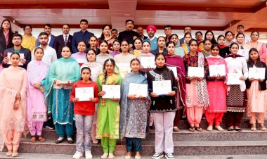 उपमुख्यमंत्री मुकेश अग्निहोत्री ने संत ढांगू वाले गुज्जर राजकीय महाविद्यालय बीटन के वार्षिक पारितोषिक वितरण समारोह में मुख्यातिथि के रूप में की शिरकत