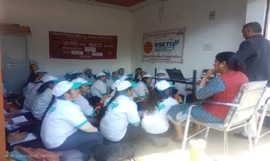 वित्तीय जागरूकता सप्ताह के 10वां संस्करण में महिलाओं को किया जा रहा जागरूक