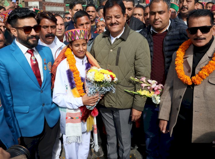स्थानीय विधायक सुन्दर सिंह ठाकुर ने किया नीता राणा का भव्य स्वागत