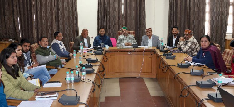 किसानों को प्राकृतिक खेती के लिए करें प्रेरित: पठानिया