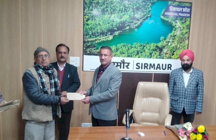 उपायुक्त सिरमौर ने मेरी पाॅलिसी मेरे हाथ अभियान का किया शुभारंभ