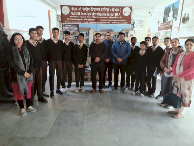 राजकीय वरिष्ठ माध्यमिक विद्यालय हमीरपुर के छात्रों ने किया केन्द्रीय विद्यालय हमीरपुर का भ्रमण
