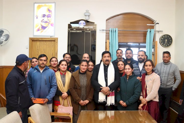 उप-मुख्यमंत्री से मिले ड्राइंग मास्टर (पोस्ट कोड-980) के अभ्यर्थीे