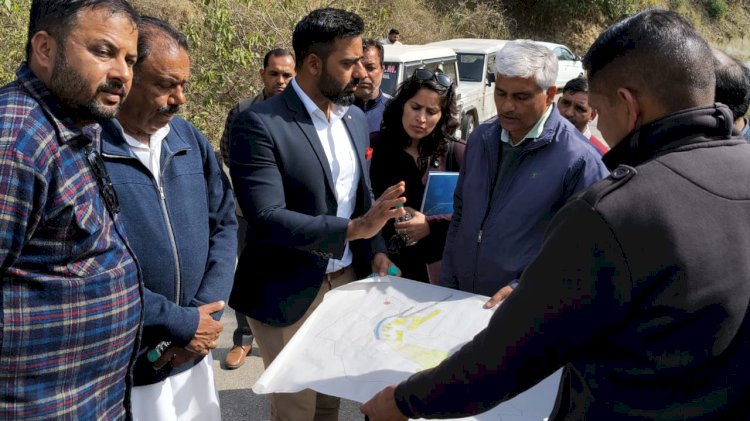 उपायुक्त ने गौवंश अभ्यारण्य के लिए चयनित भूमि का किया निरीक्षण