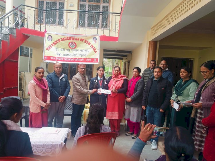 चैंपियन बेटियों को दीं गौरव पट्टिकाएं एवं नेम प्लेट्स