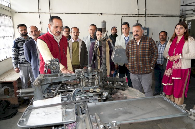 मुद्रण एवं लेखन सामग्री विभाग को आधुनिक मशीनें उपलब्ध करवाई जाएंगी: रोहित ठाकुर