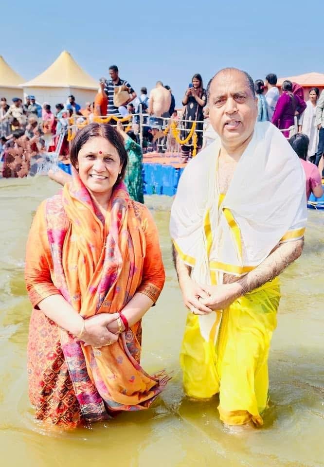 देश का हर वर्ग करता है ‘मन की बात’ का बेसब्री से इंतज़ार महाकुंभ के सुअवसर पर नेता प्रतिपक्ष ने पत्नी के साथ लगाई संगम में डुबकी
