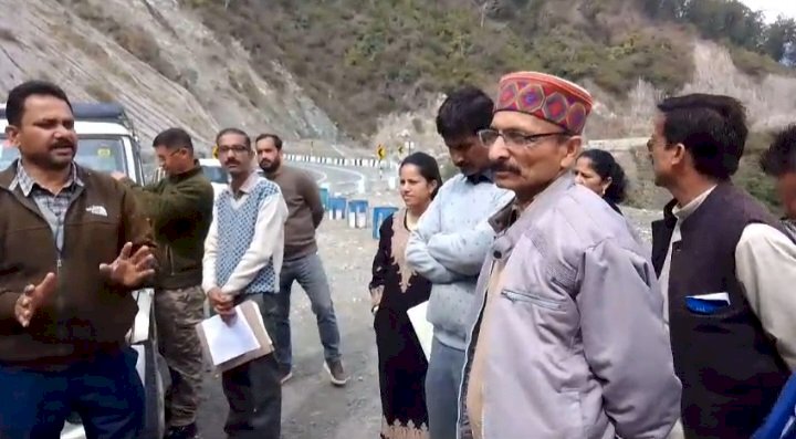 राष्ट्रीय राजमार्ग 707 पर अवैध डंपिंग पर फूटा स्थानीय लोगों का गुस्सा
